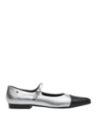 Calzado de cuero en tono plata para mujer, diseño clásico Mary Jane, ideal para eventos formales y reuniones de trabajo.