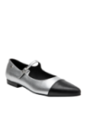 Zapato Mary Jane de cuero plata, casual y vintage, con hebilla en el empeine para un toque nostálgico.