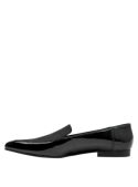 "Mocasín negro de cuero para mujer, combina elegancia sofisticada y minimalismo