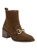 Botín casual de cuero café para mujer, diseño elegante con costuras visibles y hebilla, ideal para moda urbana.