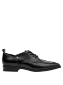Elegante zapato oxford negro de mujer, en cuero, estilo minimalista, perfecto para combinar con trajes sastre.