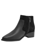 Elegante botín Chelsea de cuero negro para mujer, ideal para uso diario, con elástico lateral y acabado estilizado.