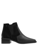 Botín de cuero negro para mujer, estilo Chelsea, con texturas lisas y aterciopeladas que aportan sofisticación.