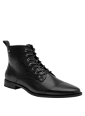Botín negro de cuero para mujer con textura reptil, elegante y sofisticado, ideal para look casual o formal.