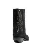 Bota de cuero negro con taco medio cónico y suela robusta, combinando estilo clásico y comodidad para uso diario.
