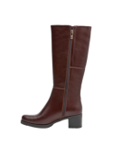 Bota elegante de cuero café, puntera redondeada para mayor confort, adecuada para uso diario y ocasiones formales.