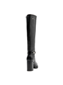 Calzado de cuero negro, bota casual para mujer con perfil sobrio y planta acanalada para mejor agarre.