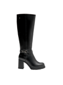 Bota de cuero negro con amarriqueta decorativa y hebilla dorada, taco alto cuadrado y plataforma cómoda.