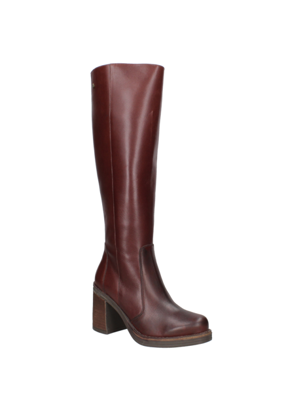 Bota negra de cuero para mujer, diseño elegante con corte alto hasta la rodilla, ideal para un look casual sofisticado.
