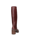 Bota de cuero café para mujer, estilo sofisticado, punta redondeada para un ajuste cómodo en los dedos del pie.