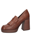 calzado casual de cuero café para mujer, combinación de estilo formal y comodidad con acabado pulido.
