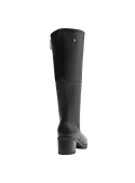 Bota de cuero negro para mujer, elegante y funcional, con taco cuadrado y acabado liso.
