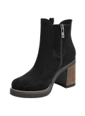 Botín Chelsea de cuero negro para mujer, ideal para estilo boho-chic, con detalles trenzados y taco cómodo.