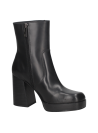 Botín negro de cuero para mujer con diseño sofisticado y acabado brillante, ideal para looks casuales y elegantes.