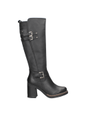 Bota de cuero negro para mujer, acabado liso, estructurado y suela antideslizante para tracción en superficies.
