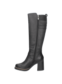 Bota de cuero negro para mujer, alta hasta la rodilla, con taco grueso que ofrece estabilidad y sofisticación.
