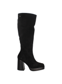 Calzado de cuero negro para mujer, diseño casual que combina con atuendos informales.