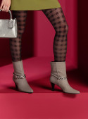 Botín de cuero taupe para mujer con diseño elegante y taco medio en forma de cono, ideal para ocasiones formales y casuales.
