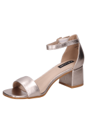 Sandalia dorada de cuero para mujer, diseño elegante con correa de tobillo y hebilla, ideal para eventos formales.