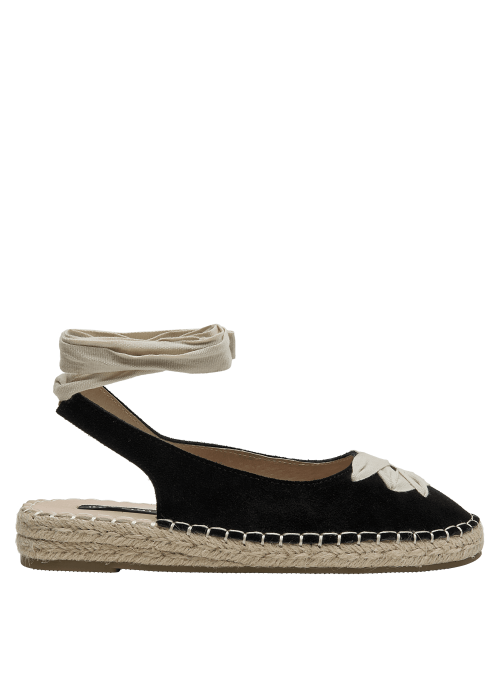 Alpargata casual de cuero negro para mujer, con lazo decorativo y suela de yute.