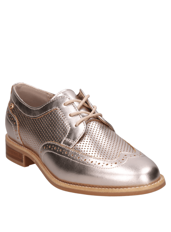 Zapato oxford de cuero dorado metálico, ideal para un look casual elegante.