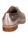 Zapato de cuero dorado para mujer, estilo oxford con detalles perforados y suela de goma.