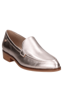 Zapato de cuero plateado para mujer, diseño clásico y chic, ideal para uso diario.