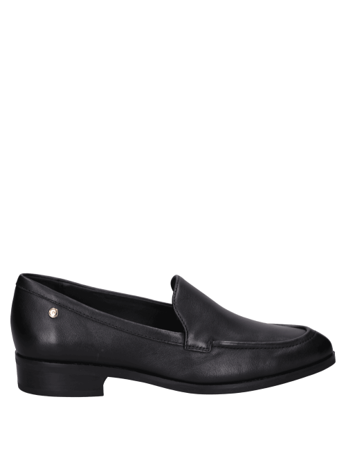 Mocasín de cuero negro para mujer, versátil para eventos formales y casuales.