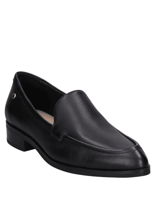 Mocasín de cuero negro para mujer, versátil para eventos formales y casuales.