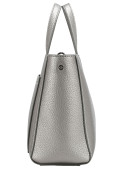 Elegante bandolera gris metálico con asas y correa ajustable, perfecta para salidas casuales.