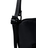 Calzado deportivo blanco para mujer, ideal para actividades al aire libre, estilo casual y moderno.