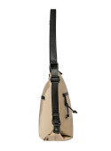 Mochila casual de mujer en nylon beige, con diseño minimalista y funcional.