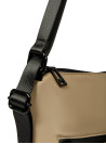 Elegante mochila beige de mujer en nylon, ideal para un estilo casual y urbano.