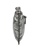 Bandolera gris casual para mujer con textura imitación serpiente y detalles en negro.