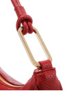 Cartera tote roja casual de mujer con textura graneada y correa ajustable.