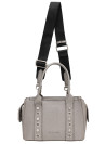 Compacta bandolera gris con asas y detalles rockeros, perfecta para complementar atuendos urbanos.