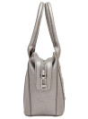 Elegante bandolera gris con acabado metálico y correa ajustable, ideal para un estilo casual sofisticado.