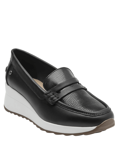 Mocasín femenino en cuero negro, ideal para estilo smart casual por su comodidad y sofisticación.