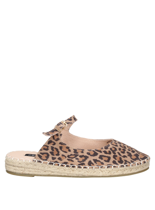 Alpargata de cuero animal print leopardo, perfecta para atuendos casuales y contrastantes.