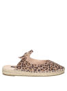 Calzado femenino en cuero con diseño leopardo, suela de yute, ideal para ocasiones informales.