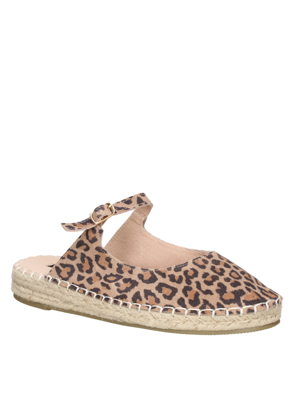 Alpargata de cuero animal print leopardo, perfecta para atuendos casuales y contrastantes.