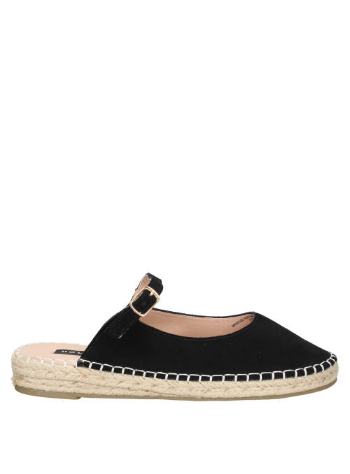 Alpargata de cuero negro con hebilla dorada, perfecta para un estilo casual chic y comodidad.