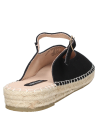 Alpargata de mujer en cuero negro con suela de yute, combinando sofisticación y un look natural.