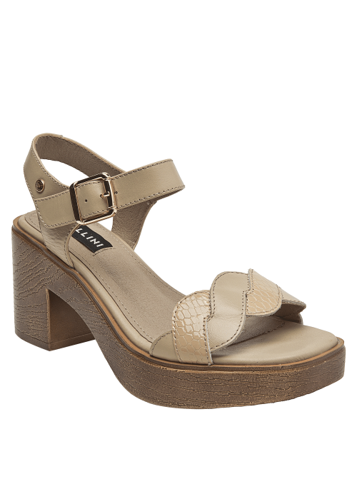 Calzado de cuero beige con diseño elegante y suela de tacón grueso, perfecto para combinar con vestidos.