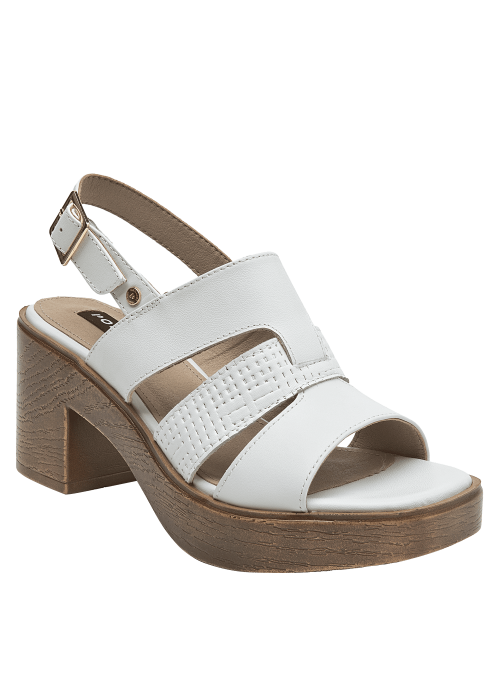 Sandalia de cuero blanco con tiras cruzadas y hebilla dorada, estilo casual para mujer.
