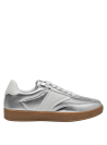 zapatilla casual para eventos diurnos, añade originalidad a cualquier atuendo.