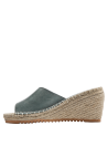 Sandalia de mujer en cuero azul con plataforma de yute, perfecta para eventos informales o semi-formales.