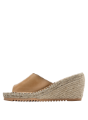 Calzado casual de cuero camel para mujer, con cuña de yute, perfecto para eventos informales.