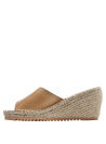 Calzado casual de cuero camel para mujer, con cuña de yute, perfecto para eventos informales.