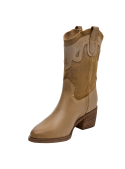 Botín vaquero camel de cuero para mujer, ideal para estilo boho-chic y ocasiones casuales.
